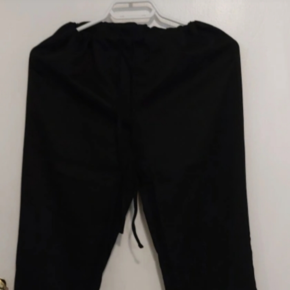 BLACK Scrub set - Picture 2 of 2